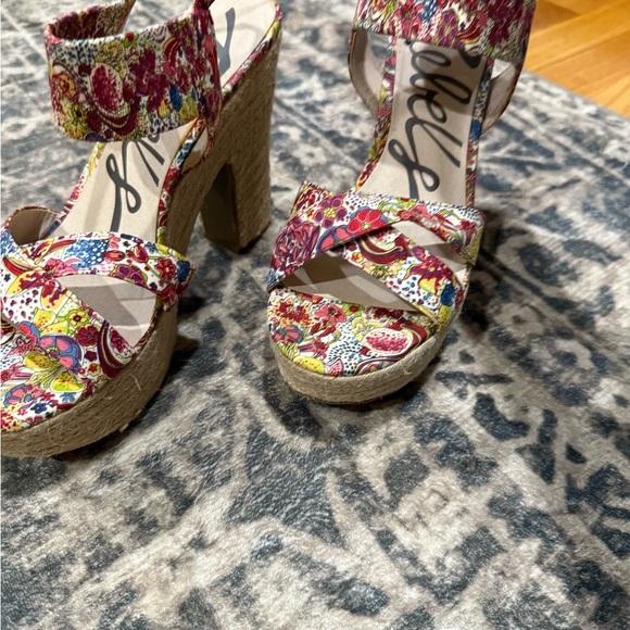 Rebels Red and Pink platform Sandals with Floral Design size 11 - Picture 6 of 7